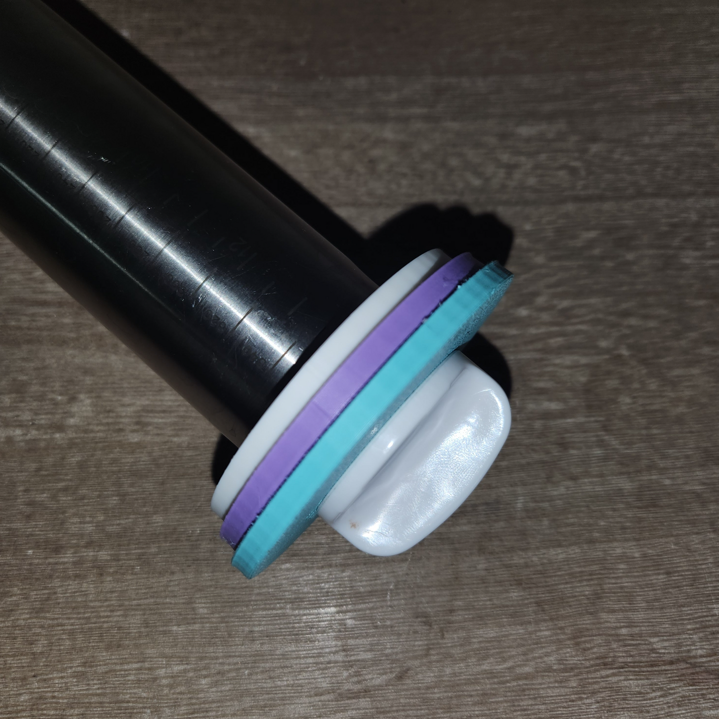 Guides on rolling pin
