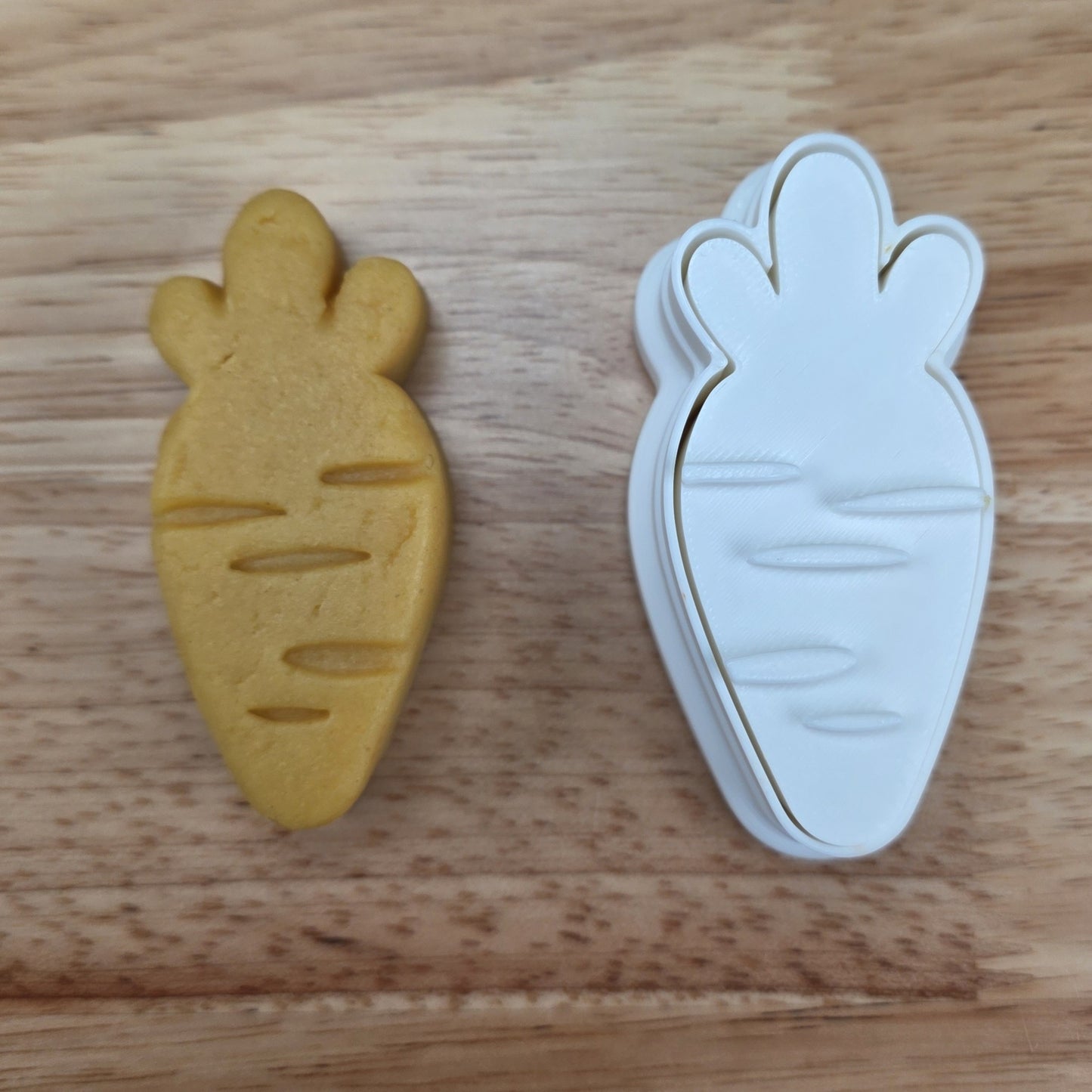 Easter Carrot Cake Pop Cutter – Detailed Carrot Shape