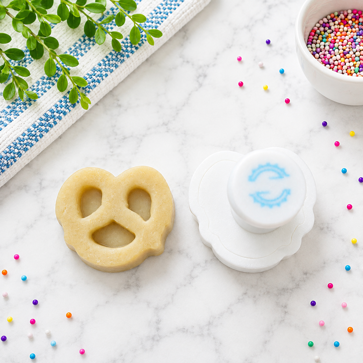 Pretzel Cake Pop Cutter with Matching Embossing Plunger | Cookie Dough, Fondant and Modeling Chocolate Tool