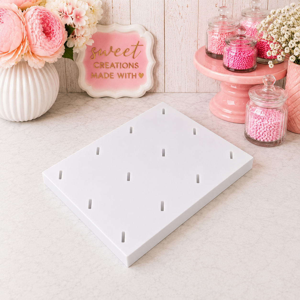 White cakesicle stand