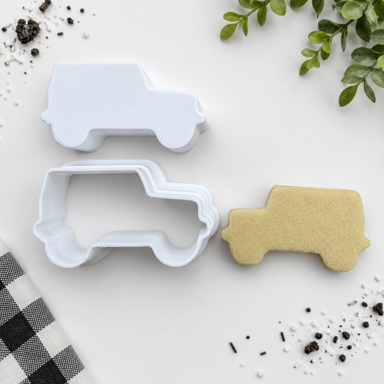 Off-road SUV cake pop cutter - 3D printed vehicle shaped cake pop cutter by HGB3D